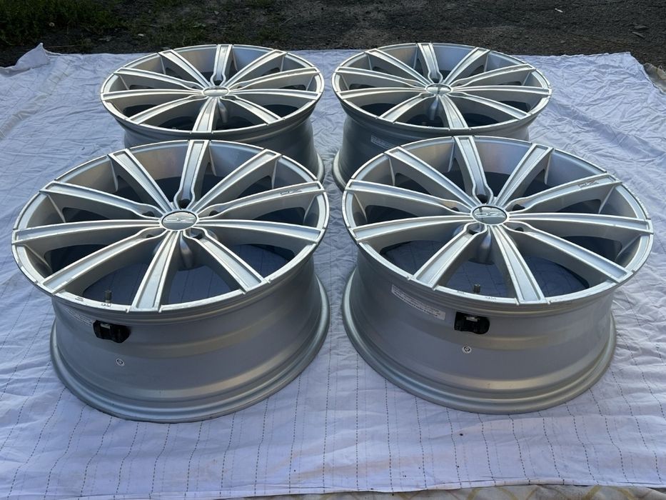 OZ r18 5x114,3 RENAULT Latitude Talisman Laguna Megane Grand Scenic