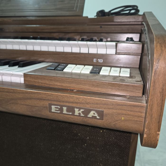 Orgão Elka E19 antigo