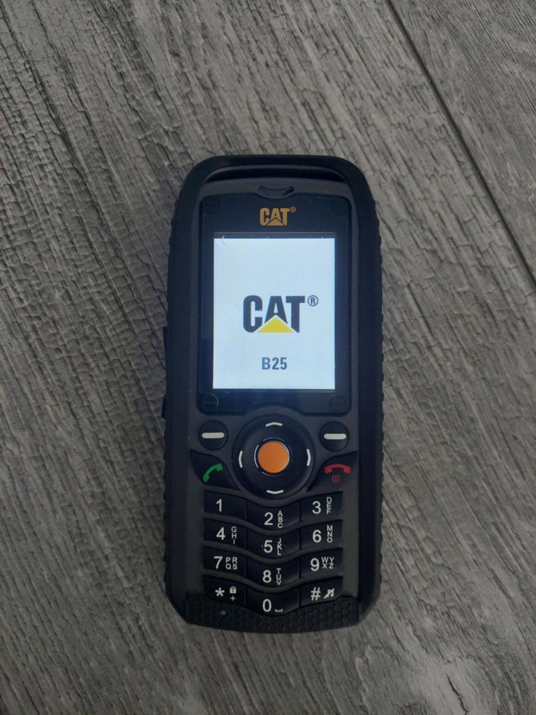 Telefon komórkowy Cat b25