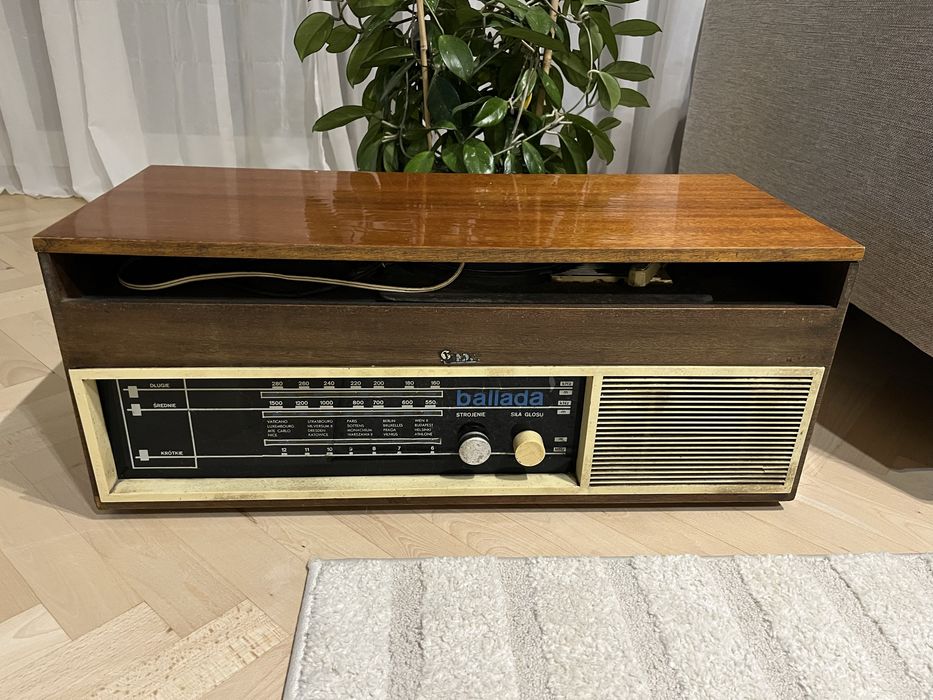 Radio lampowe  z gramofonem prl vintage Diora Ballada 24501