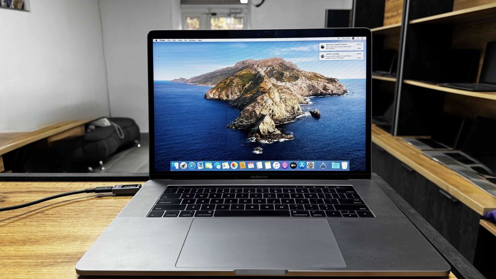 MacBook Pro 15 A1707 – i7, 16GB RAM, 250GB SSD, Radeon Pro 450