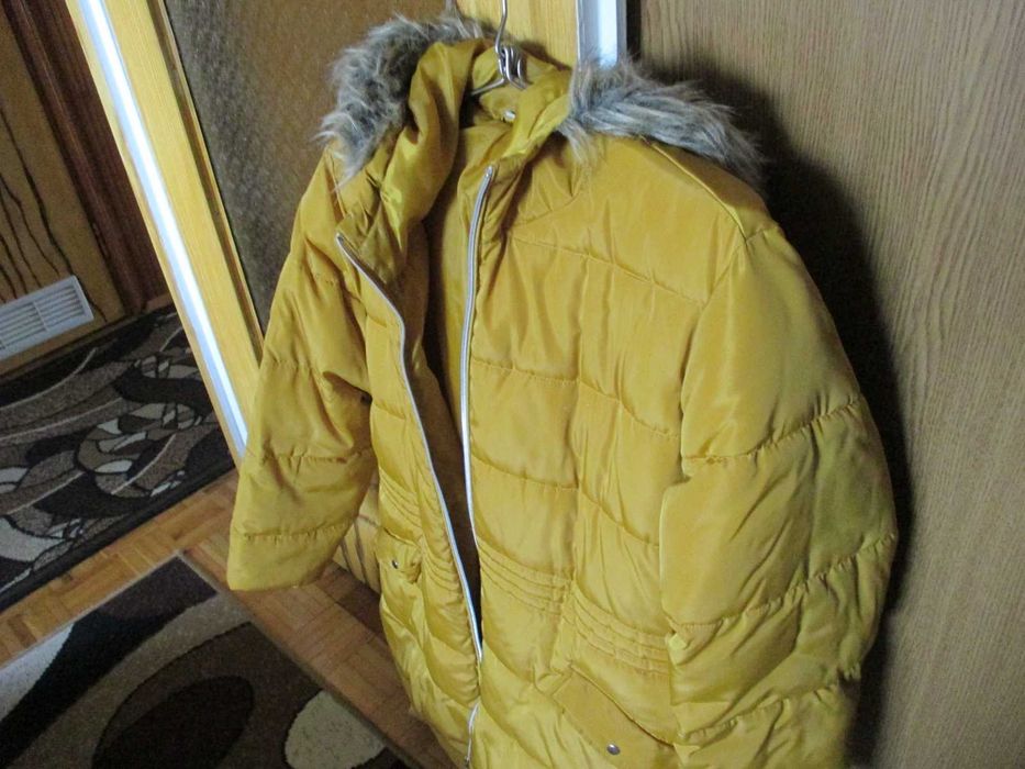 Zimowa kurka w kol. miodowym  z kapturem w rozm. 4XL/48