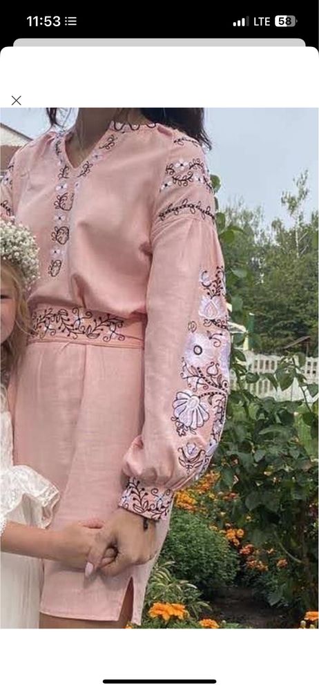 Вишита.     сукня