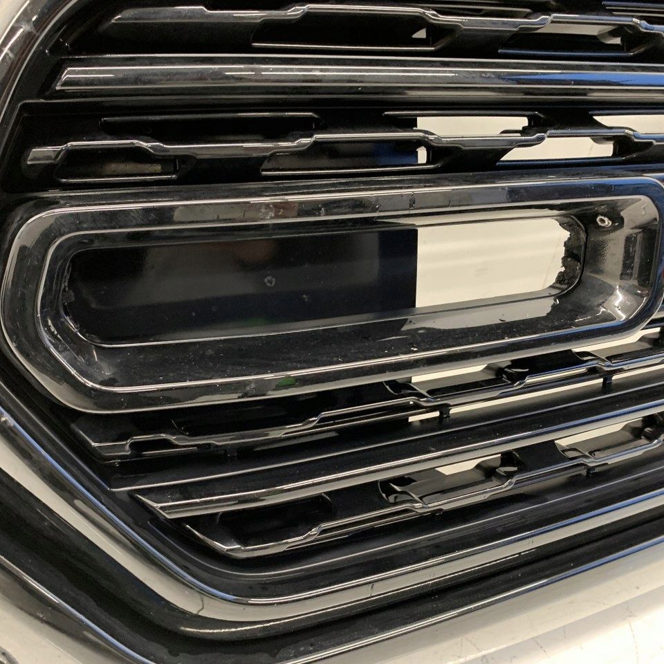 Atrapa grill czarny przód przedni kamera Dodge Ram V 1500 Limited 21r