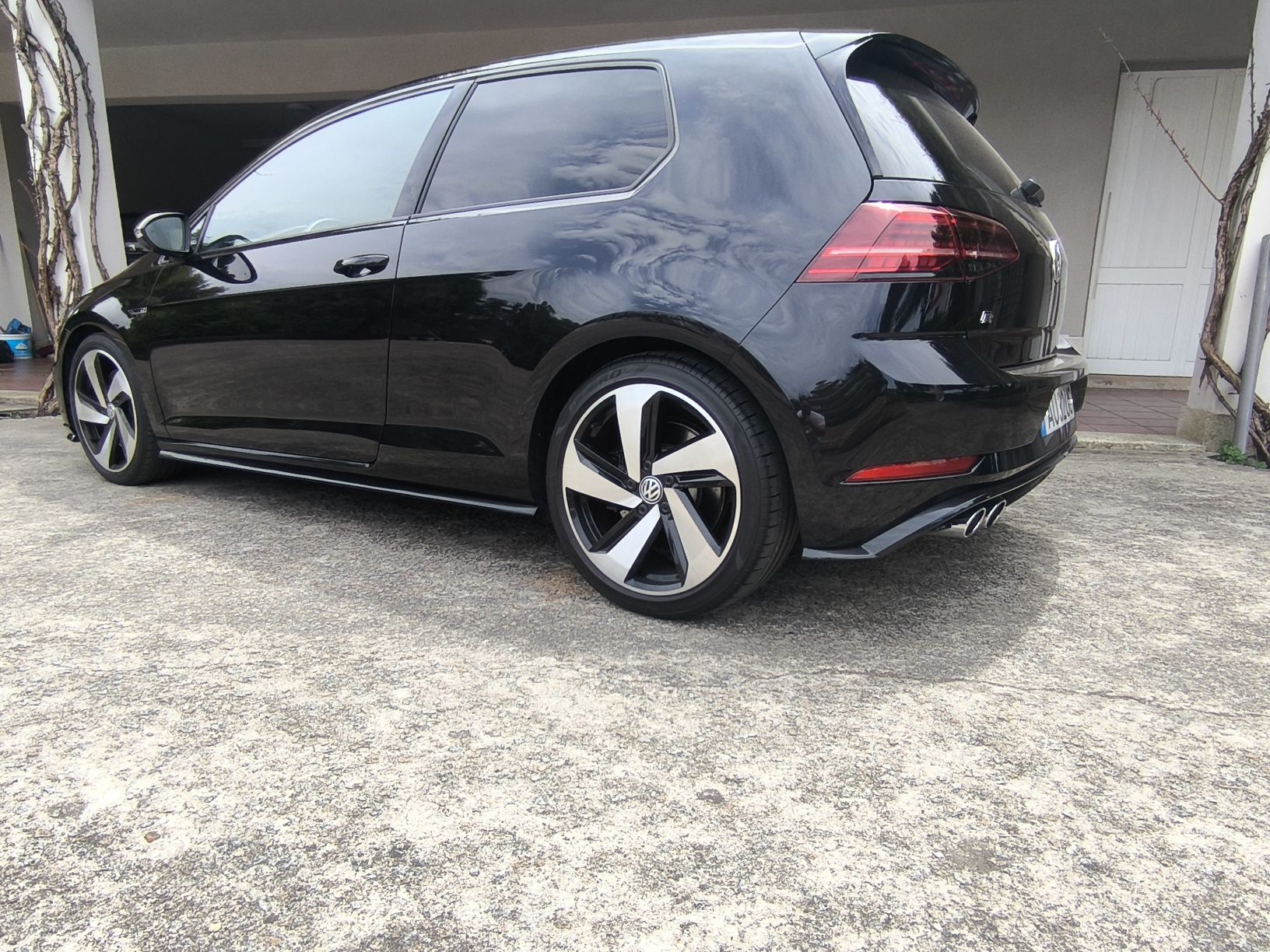 Vw.  golf. R 7.5