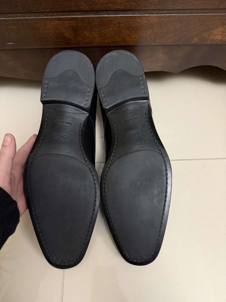 Hugo Boss Kensington skórzane pantofle półbuty męskie 44/45

Rozmiar 4