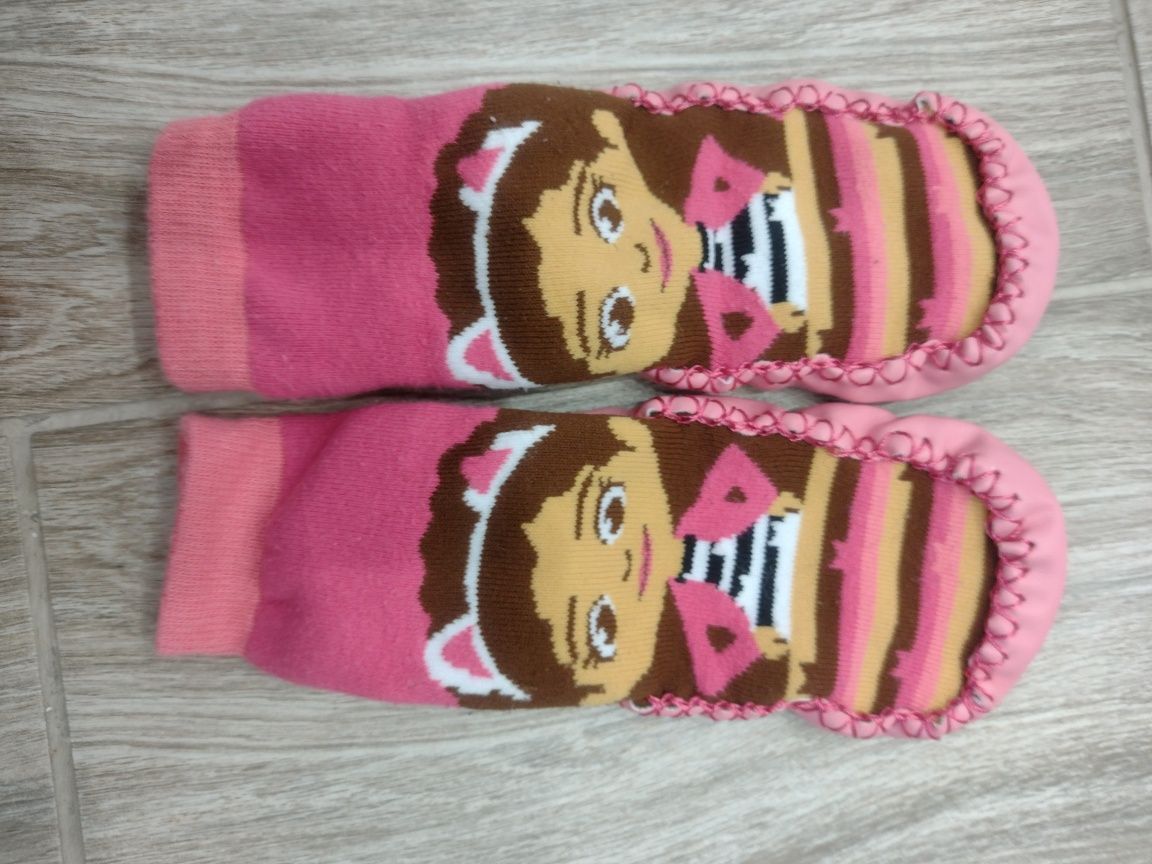 Nowe skarpeto-kapcie papcie koci domek Gabi Gabby's doolhouse