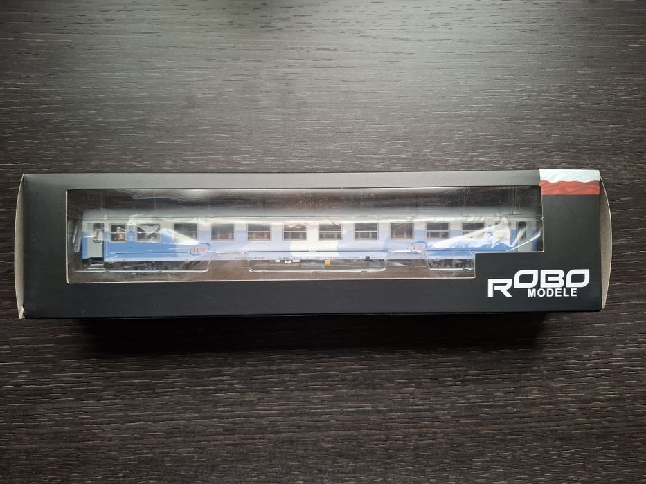 Wagon osobowy 2 klasy ROBO 222110 PKP TLK