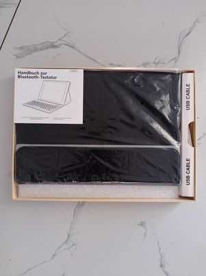 Etui do tabletu z klawiaturą trzy ustawienia