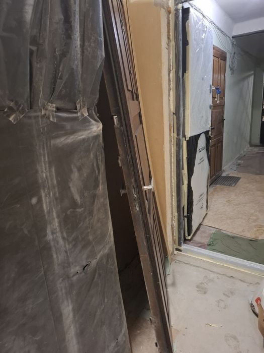 Вхідні двері в гарному стані