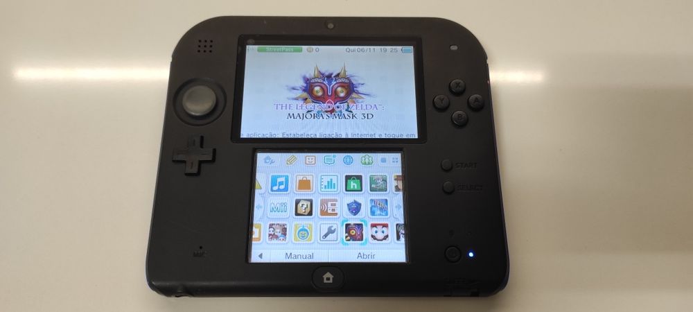 Vendo Nintendo 2DS com muitos jogos digitais.