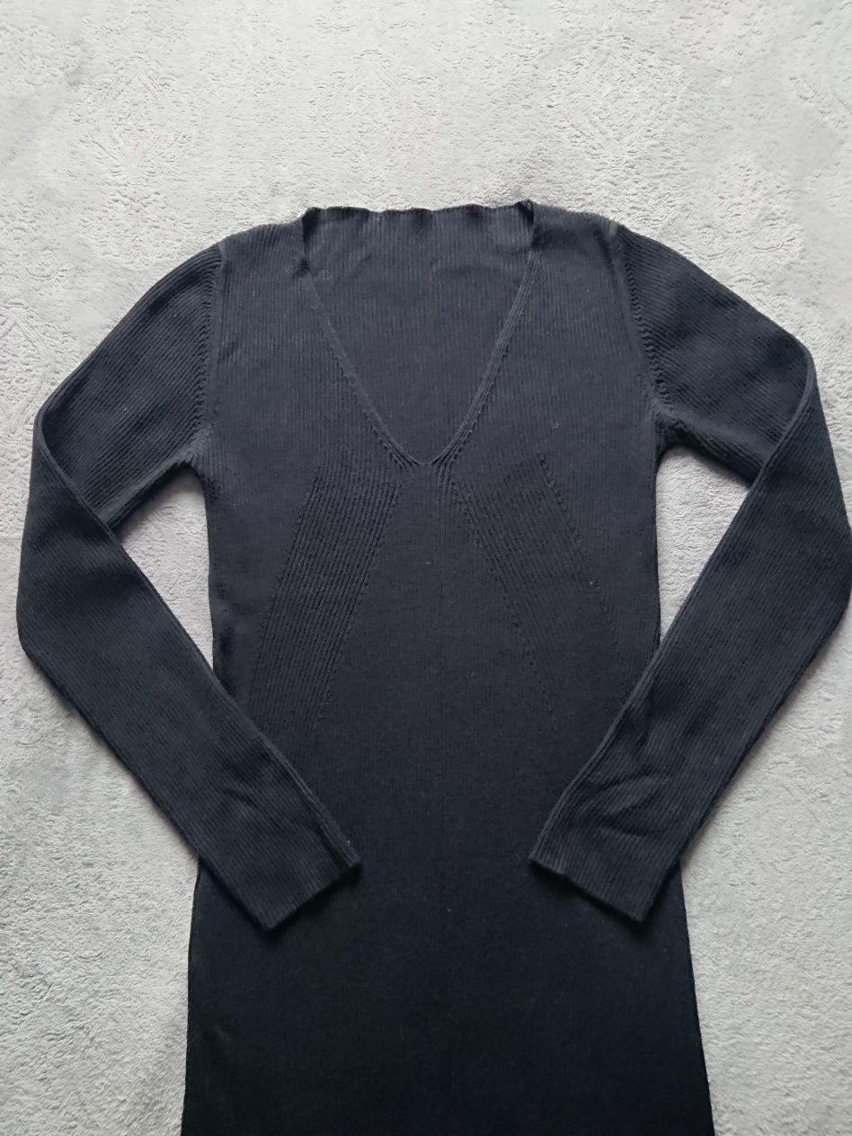 Elegancka swetrowa sukienka z dzianiny dekolt V