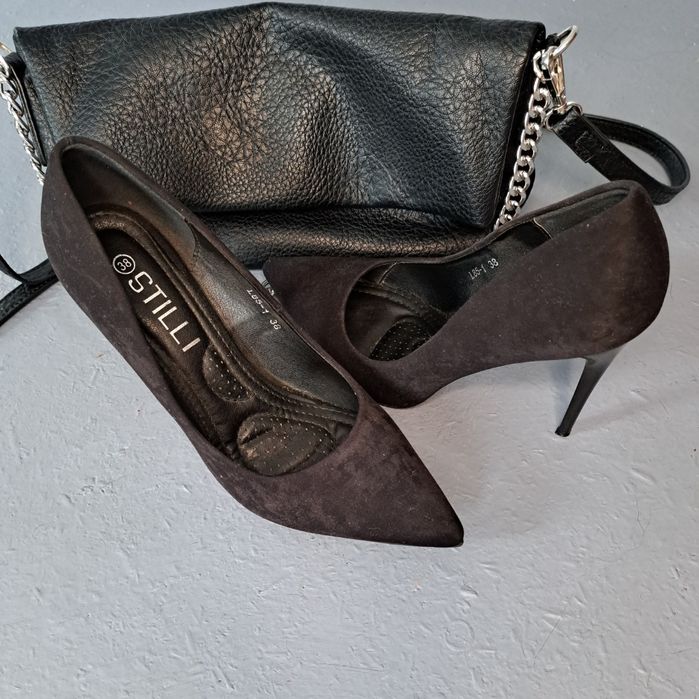 Туфлі лодочки на підборах