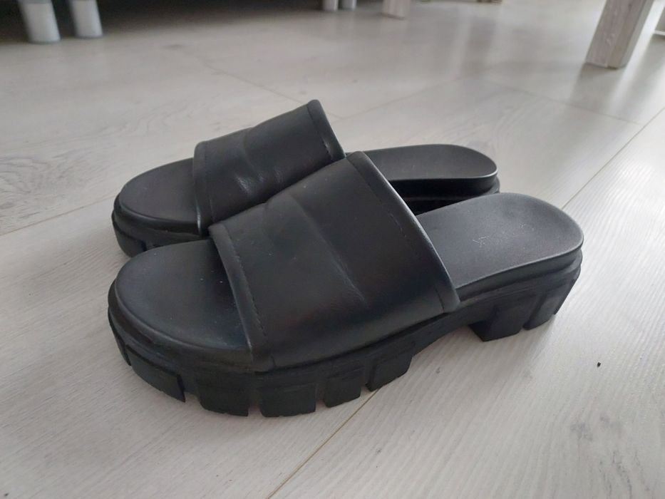 Klapki na grubej koturnie rozmiar 38