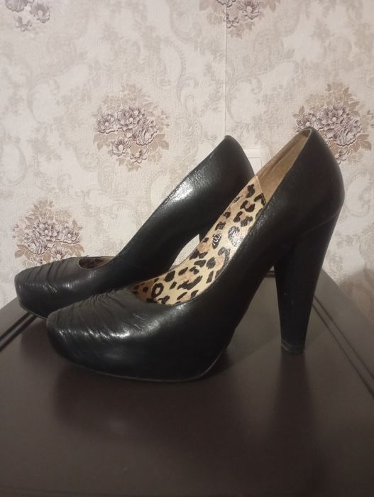 Жіночі шкіряні туфлі