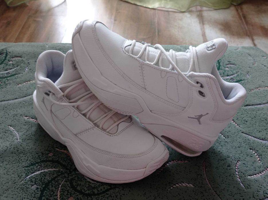 Кроссовки кожаные Nike Air Jordan оригинал размер-36,5 стелька-23,5 см