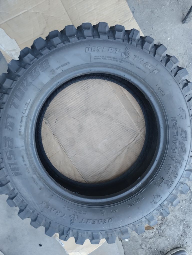 Продам шини 235/65R17