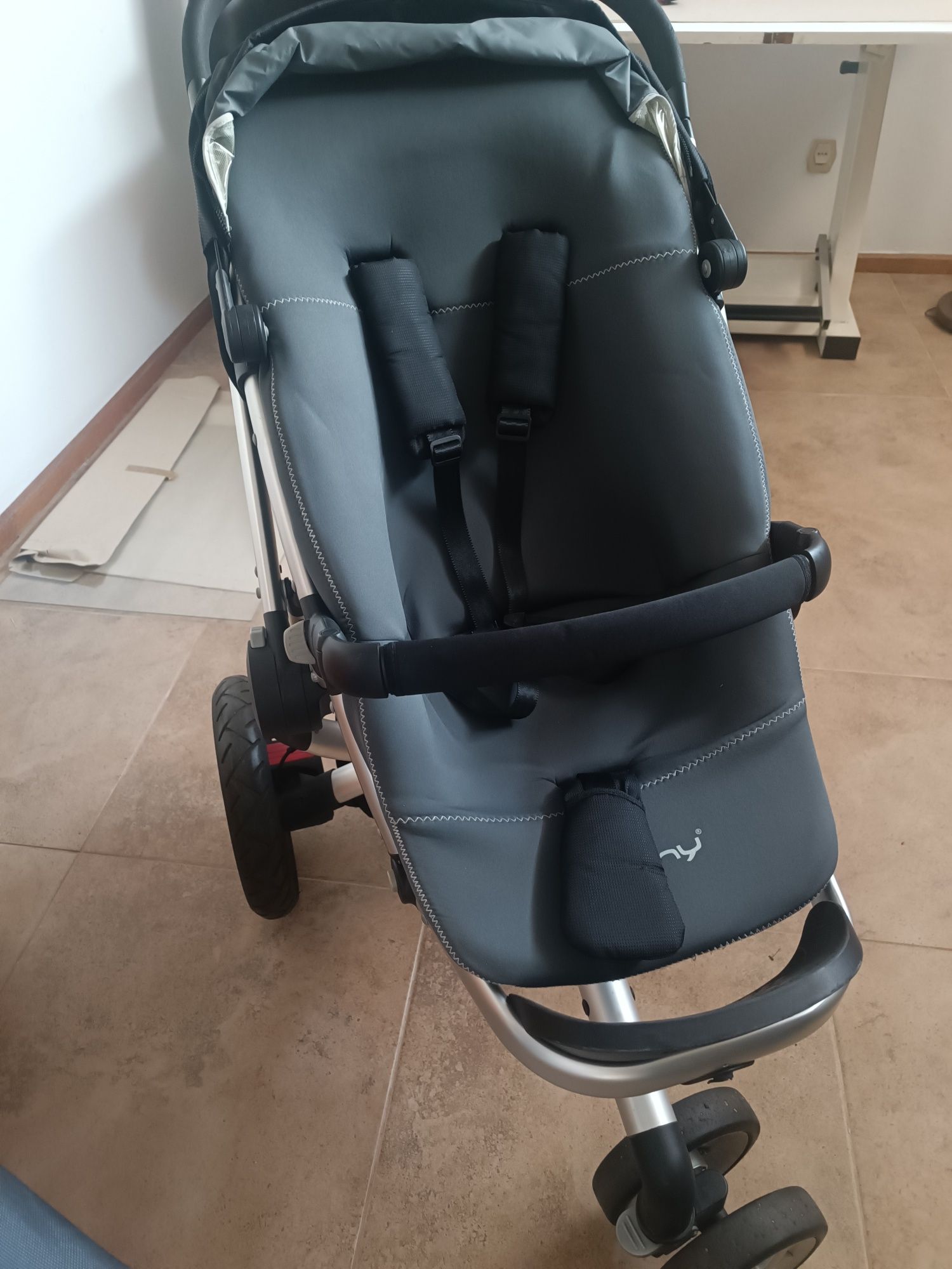 Carinho Quinny, Coque, Cadeiras Auto Volvo e Chicco