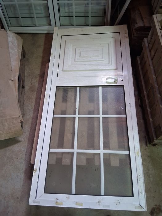 Janelas em aluminio vidro duplo e porta de aluminio