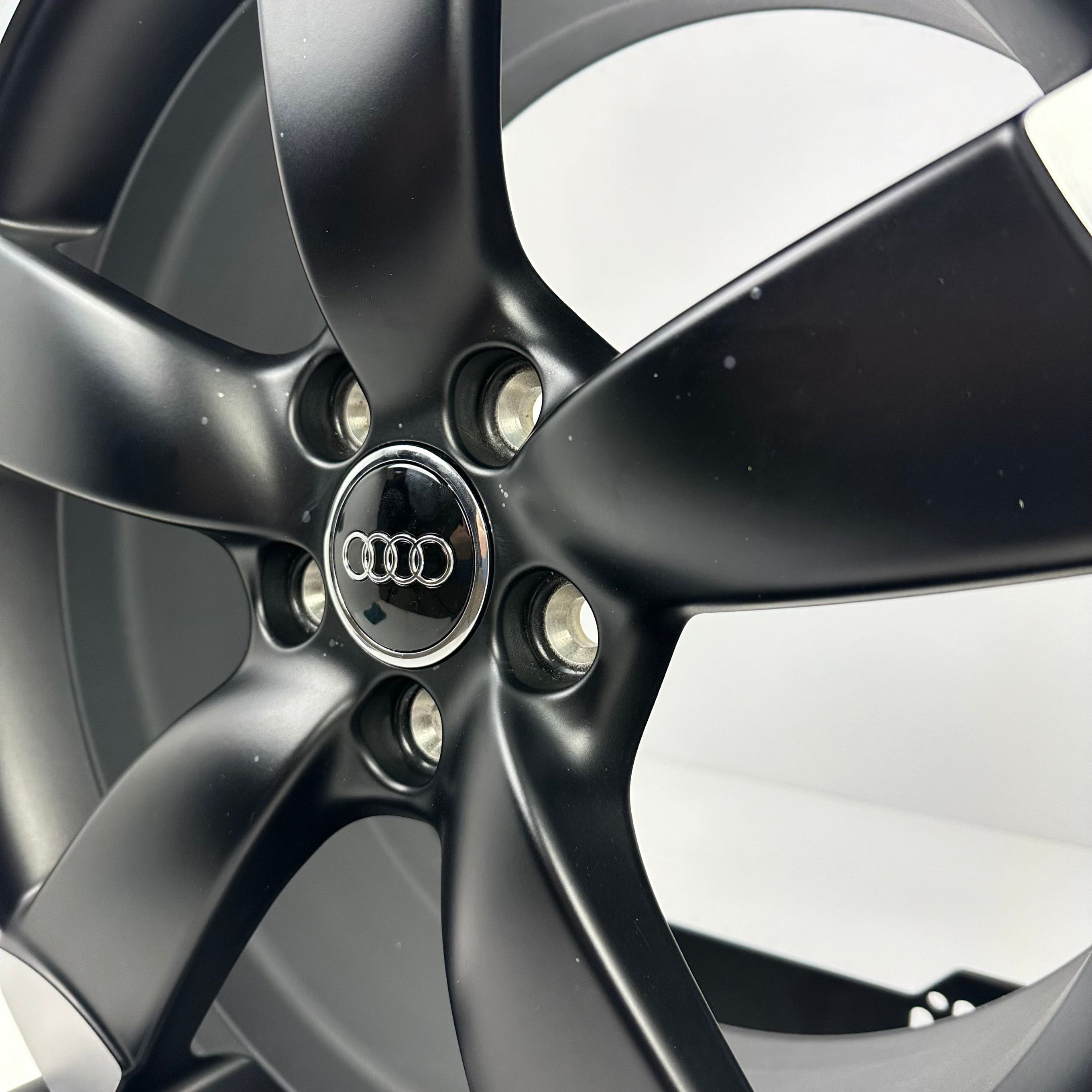 NOWE Oryginalne Felgi Audi 18" S3 A3 A4 A6 A8 Q2 Q3 TT