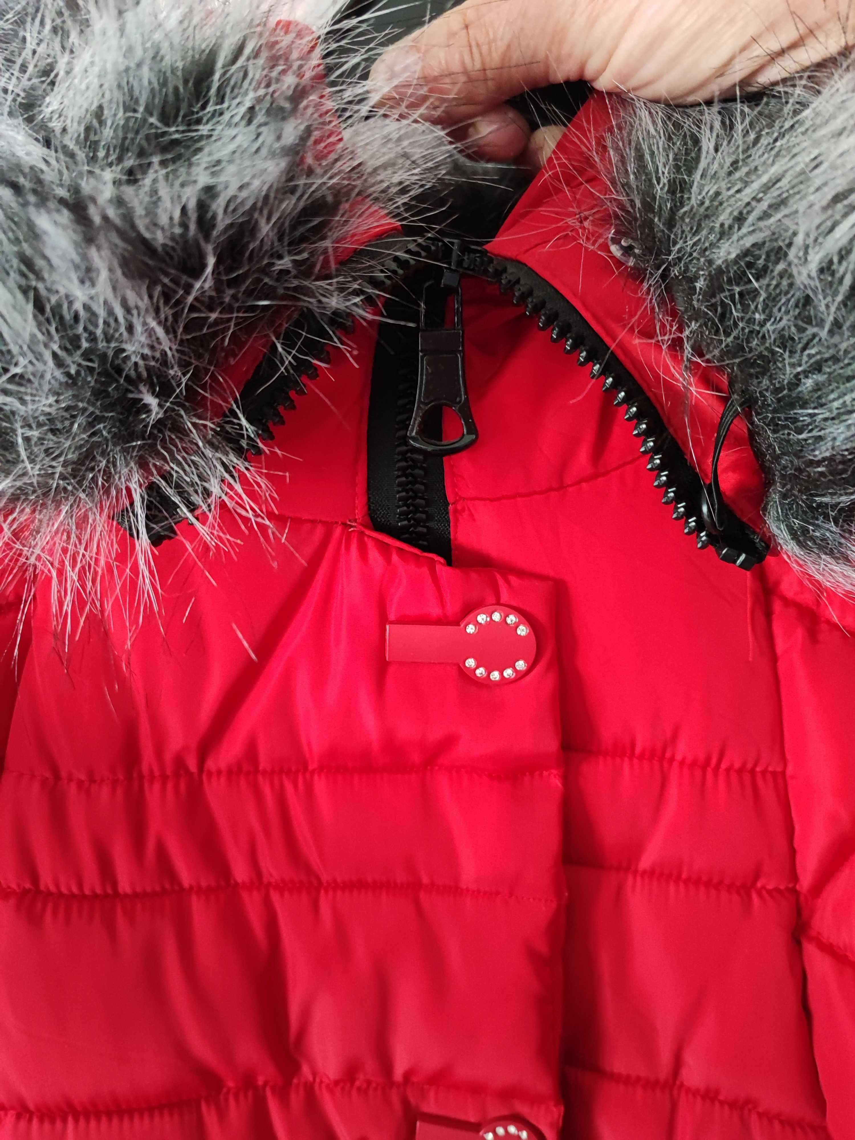 Продам зимнюю курточку красного цвета