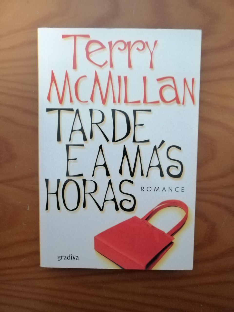 Livro "Tarde e a más horas"