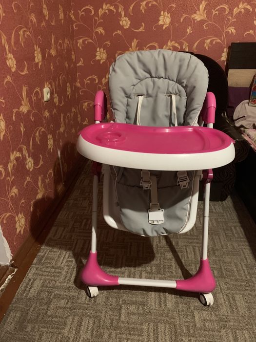 Дитячий стілець для годування