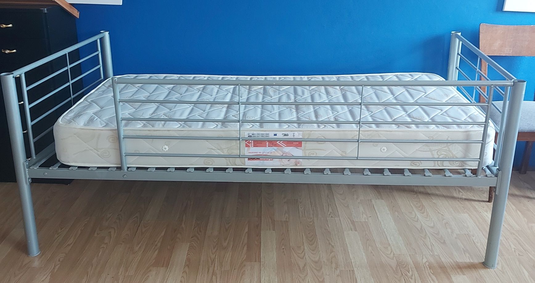 Cama solteito com colchão