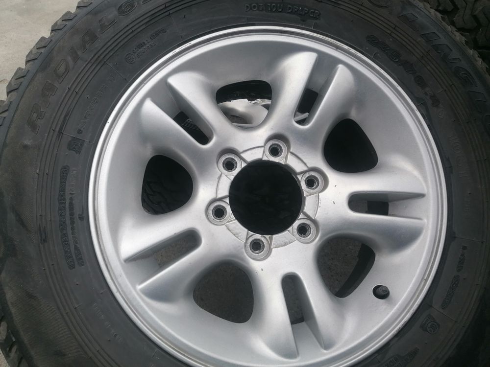 Opony235/70 R16 plus felgi aluminiowe