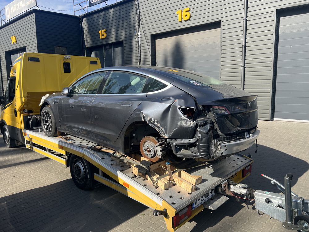 Разборка Tesla Model 3 в Киеве есть все модели Тесла