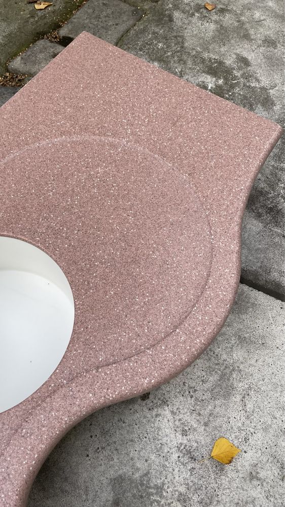 Umywalka okrągła podwójna z konglomeratu Corian podwójna, jak kamień