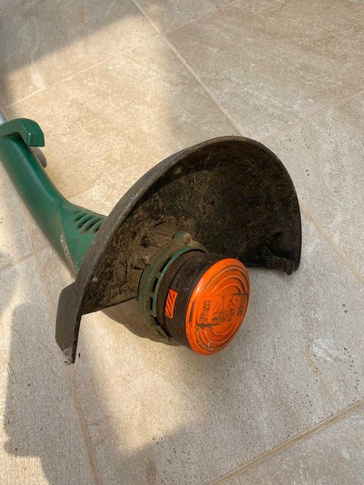 Aparador de Relva Black & Decker 300W