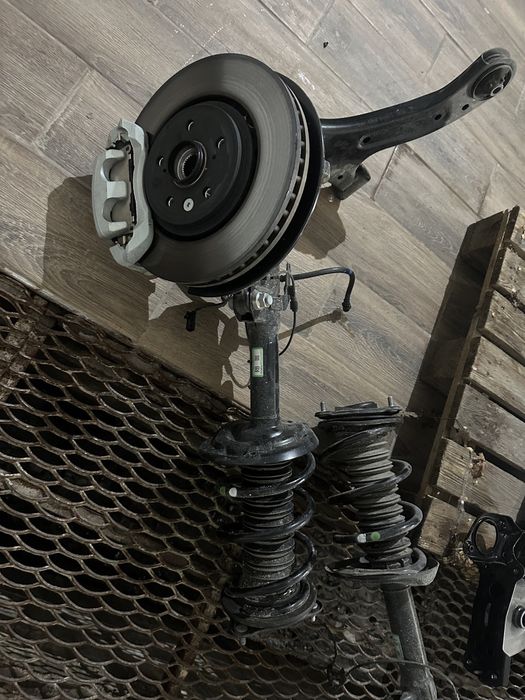 Цапфа ричаг поворотний кулак пружина супорт взборі Toyota BZ4X