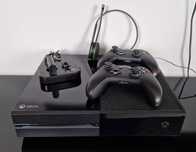 Xbox one 500GB, 2 Pady, słuchawki, ładowarka