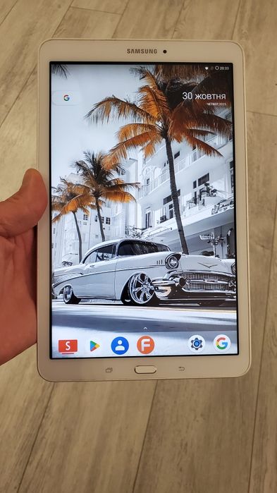 Планшет  Samsung t561. З сім.