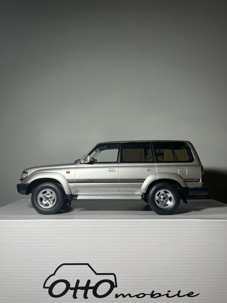 Toyota Land Cruiser | 1:18