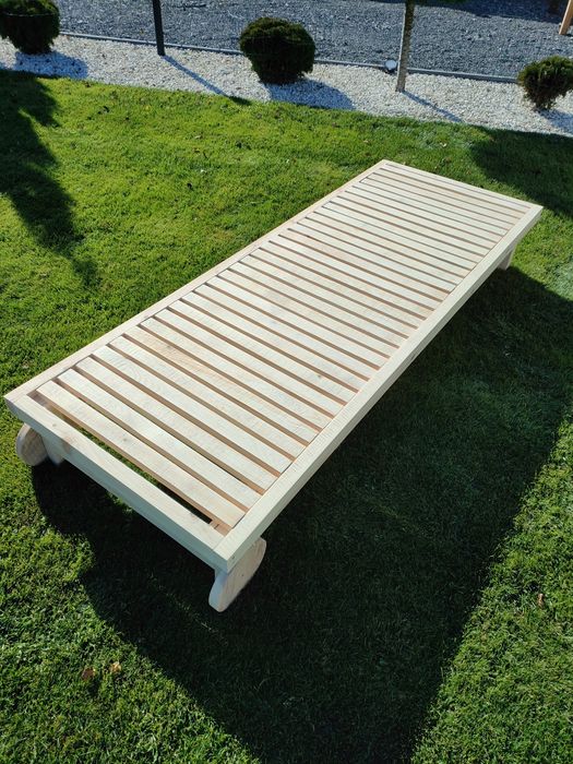 Leżak ogrodowy drewniany
