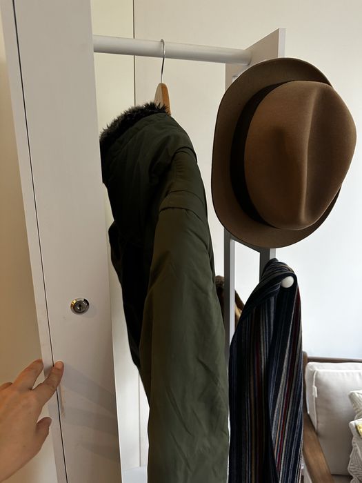 Guarda joias , cabide com espelho com rodizios