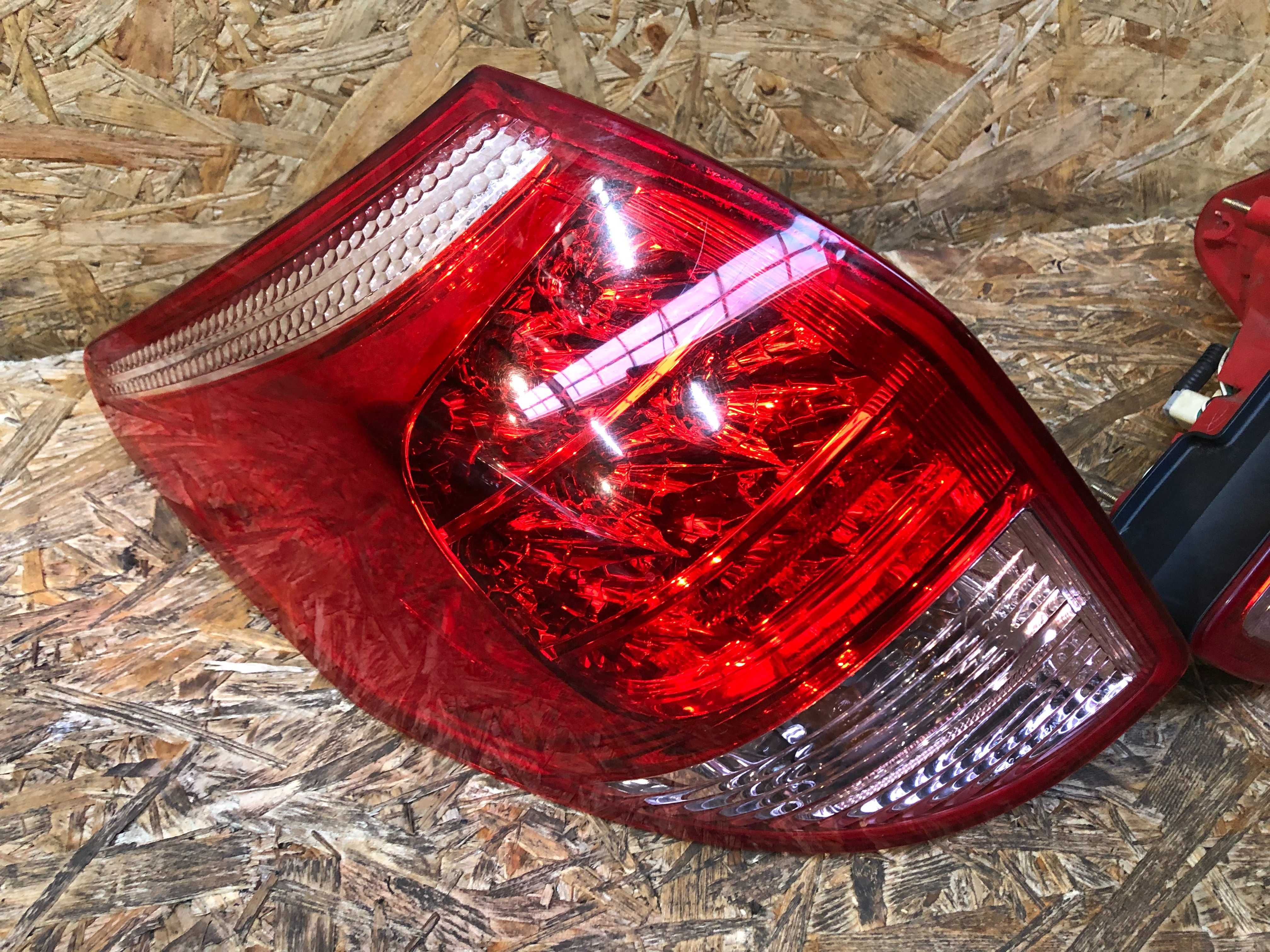 Lampa/reflektor tylny lewy prawy Toyota Rav4 5 drzwi