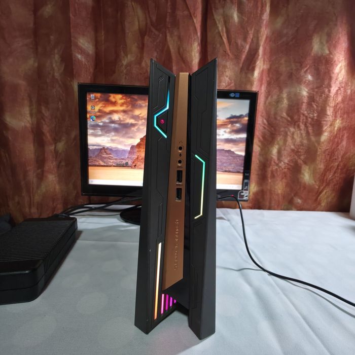 Komputer  Asus Rog GR8II