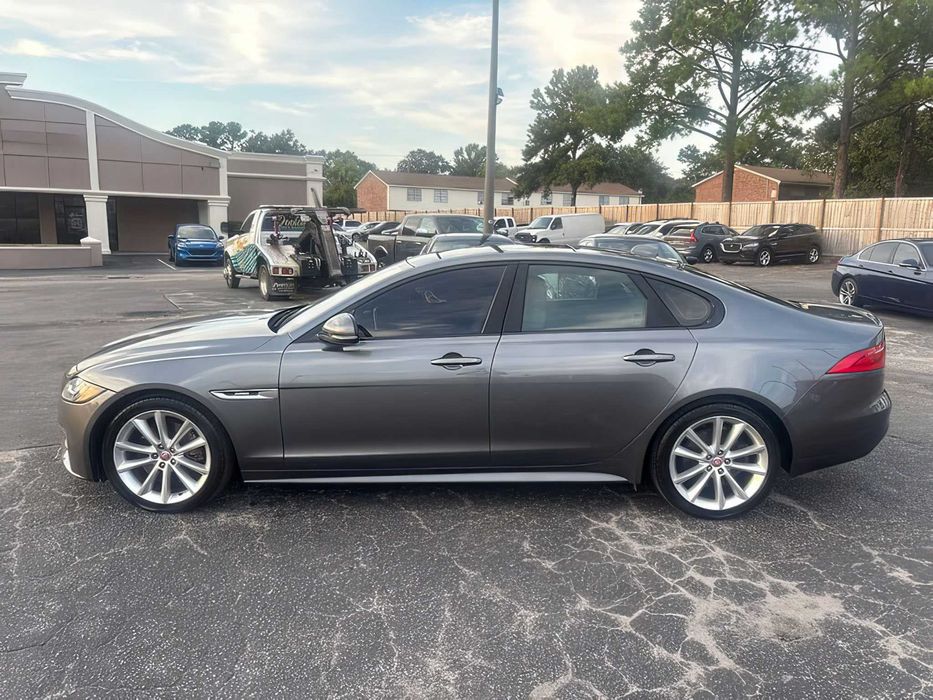 Jaguar XF      2016
