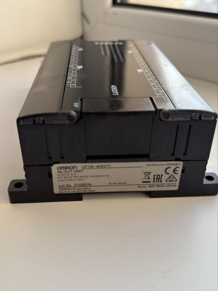 Omron СP1H-X40DT1-D контролер з модулями