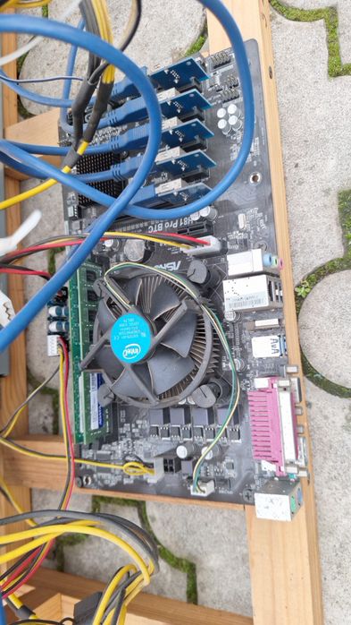 Майнинг ферма на 5 видеокарт