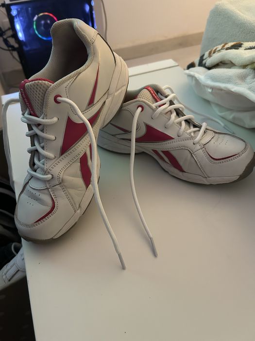 Tenis reebok rosa e branco numero 36