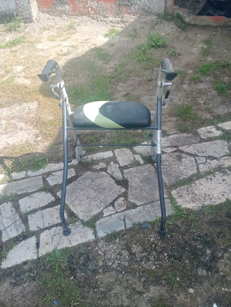 Andarilho que dá para fazer de banco