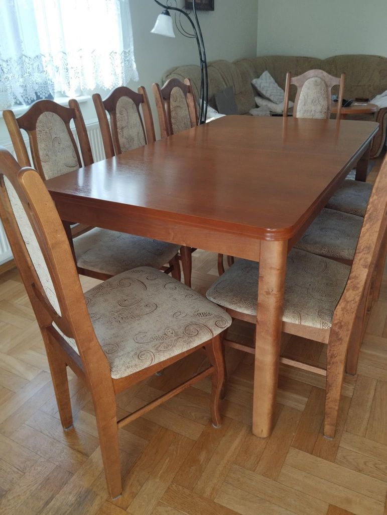 Dębowy stół do jadalni z krzesłami do salonu