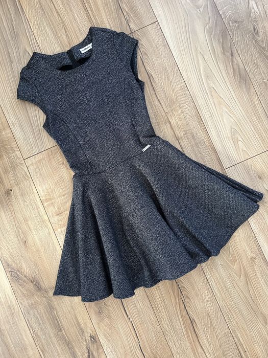 Czarna sukienka z brokatem krótki rękaw