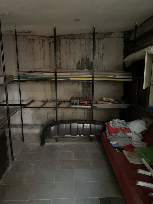 Гараж, приміщення під склад