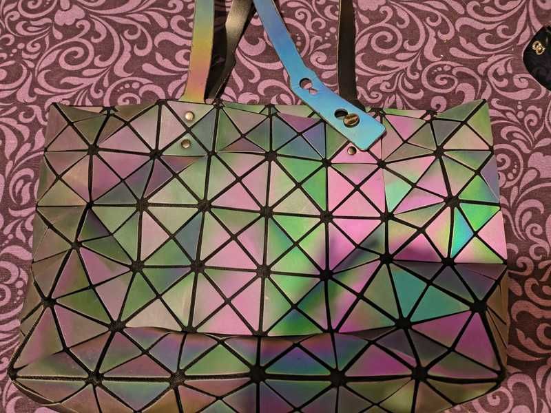 Opalizująca torba trójkąty damska holograficzna