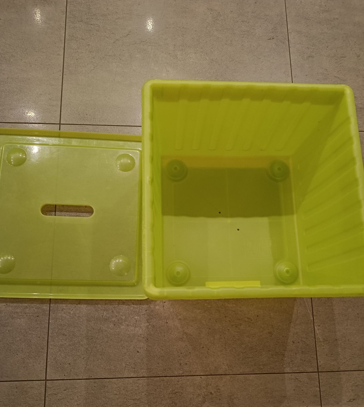 Pudełko, pojemnik na kółkach z przykrywką, Ikea, Kolor zielony